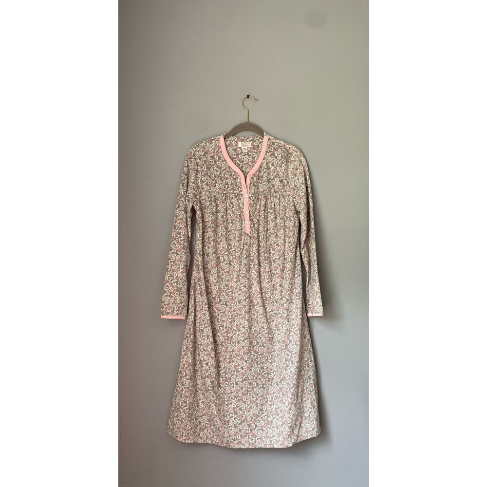 Celestial dreams pink and gray nightgown/pink trim/but detail/size small